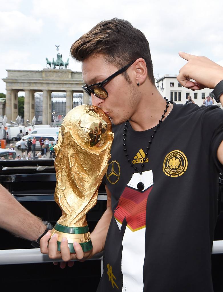 德国队横扫中国队,黄鸭组合点燃赛场 德国队横扫中国队,黄鸭组合点燃赛场