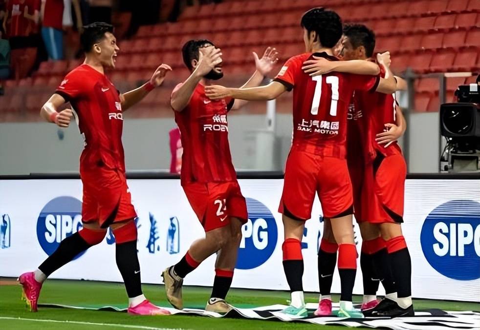 上海上港在场上展现强大实力,夺得胜利 上海上港在场上展现强大实力,夺得胜利