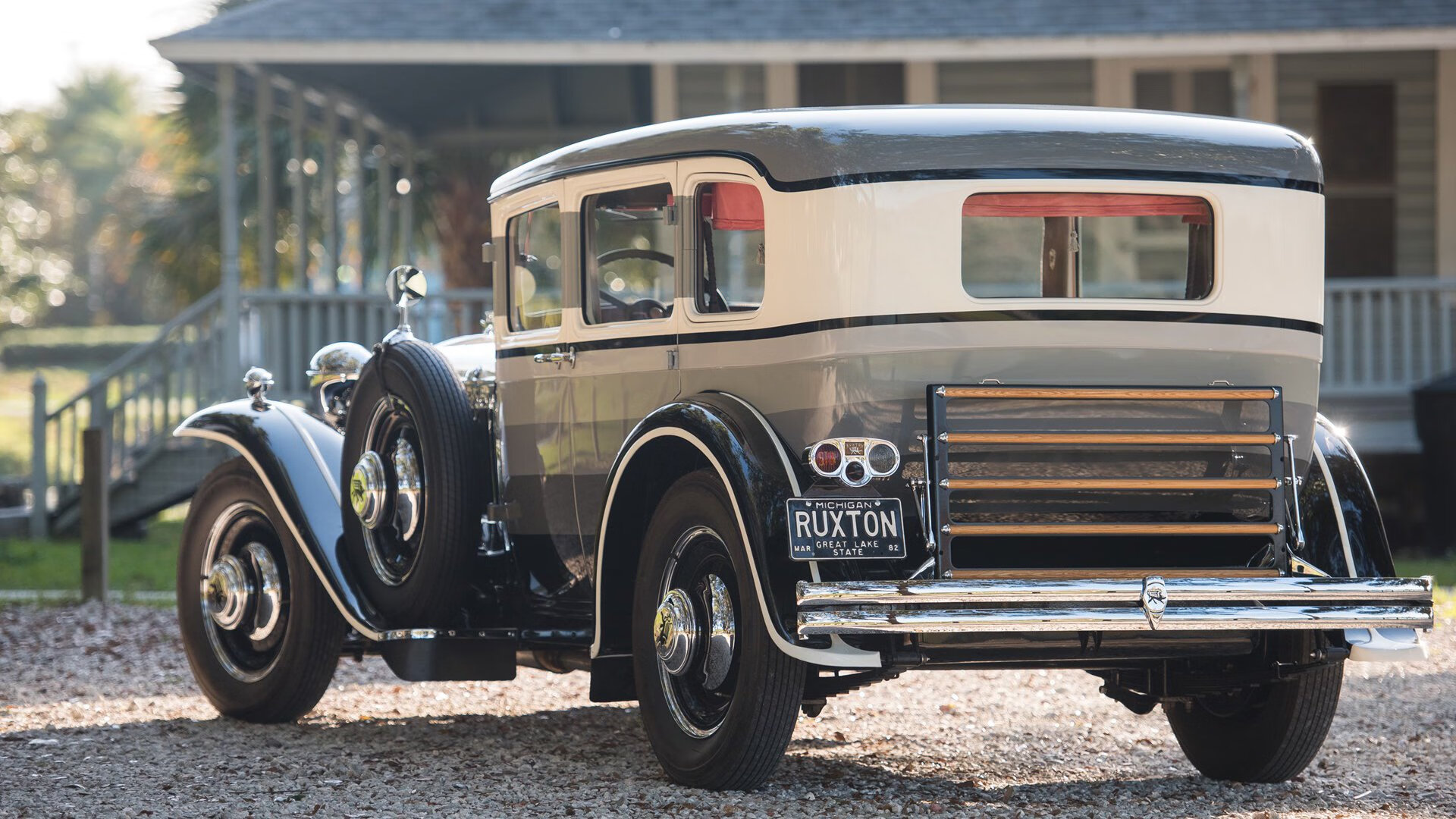 哈斯车队的黑色艺术与塞恩斯的红色独舞，一场颠覆预期的完美风暴