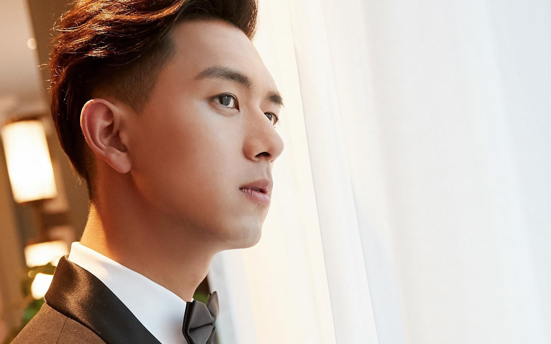 跨界王座，布鲁克林篮网撞线洛杉矶，切特在F1银箭中超车夺冠