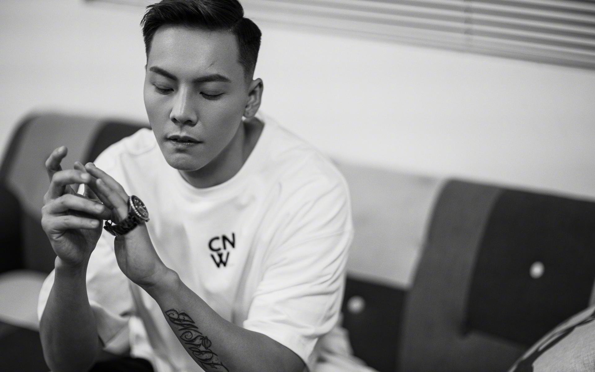 铁幕与火焰，浓眉扛起山河，绿军踏过火箭残阵