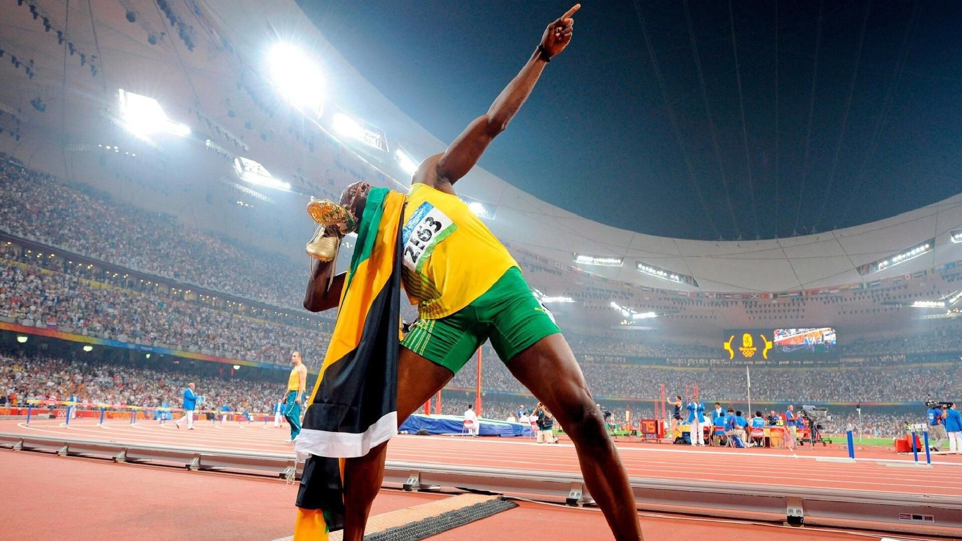 西甲国家德比之夜，聚光灯为何转向一个篮球巨星？